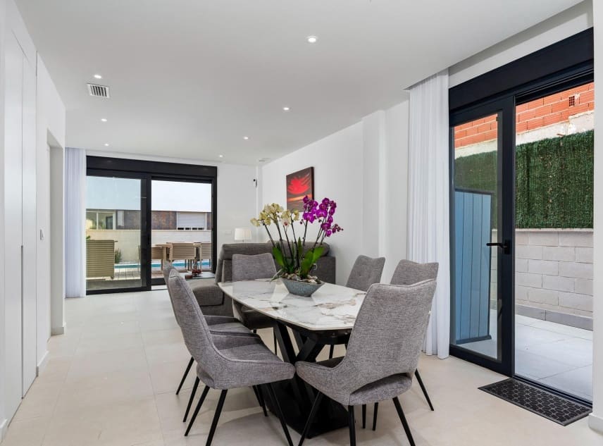 4 soveværelse Villa til salg i Guardamar del Segura med swimmingpool - € 507.050 (Ref: 9150486)