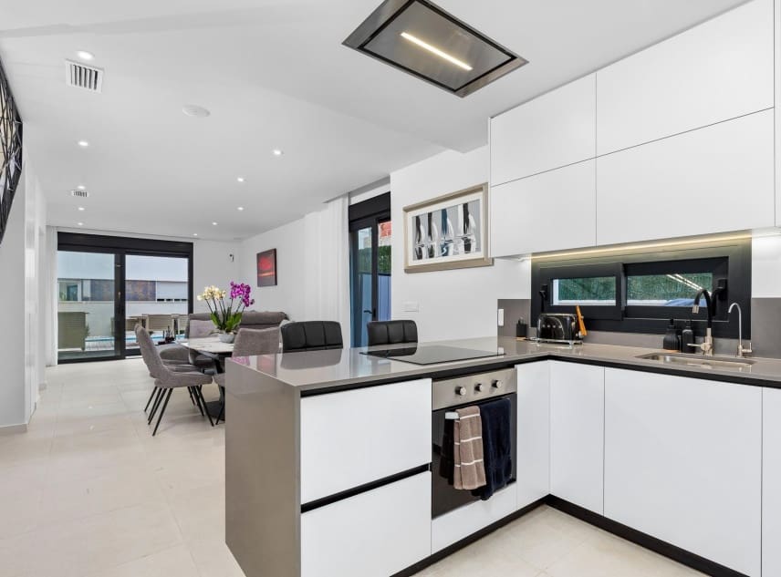 4 soveværelse Villa til salg i Guardamar del Segura med swimmingpool - € 507.050 (Ref: 9150486)