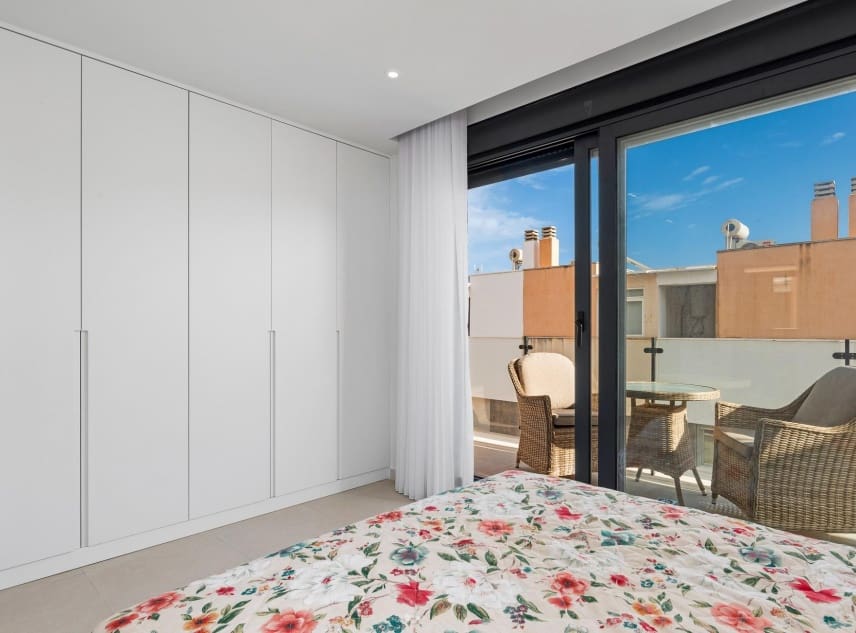 4 soveværelse Villa til salg i Guardamar del Segura med swimmingpool - € 507.050 (Ref: 9150486)