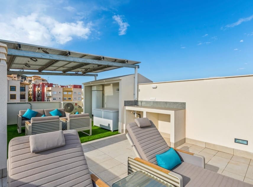 4 soveværelse Villa til salg i Guardamar del Segura med swimmingpool - € 507.050 (Ref: 9150486)