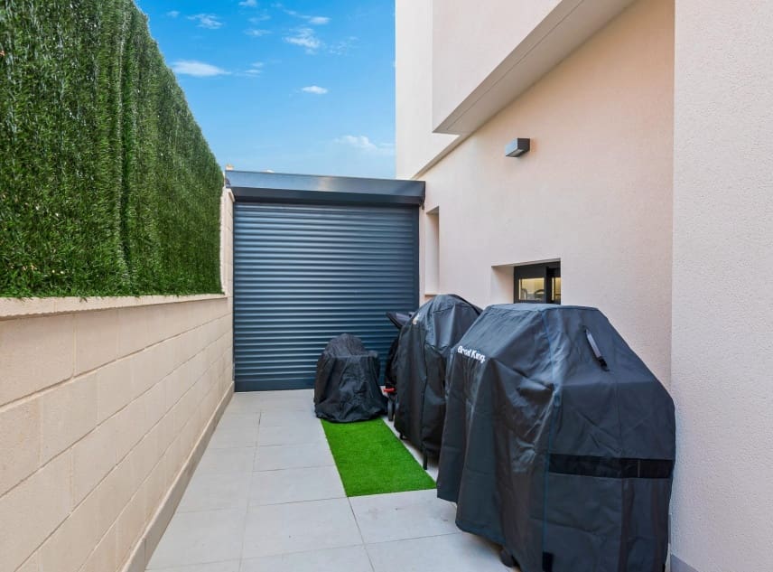 4 soveværelse Villa til salg i Guardamar del Segura med swimmingpool - € 507.050 (Ref: 9150486)