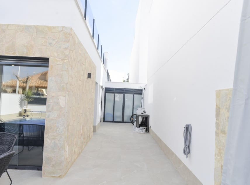 3 soveværelse Villa til salg i San Pedro del Pinatar med swimmingpool - € 439.000 (Ref: 9150487)