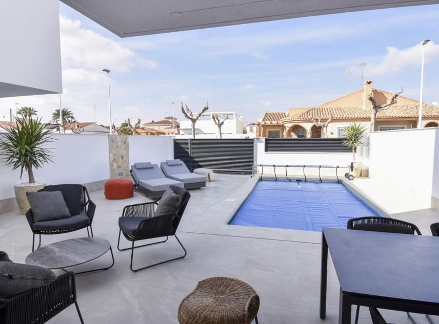 3 soveværelse Villa til salg i San Pedro del Pinatar med swimmingpool - € 439.000 (Ref: 9150487)