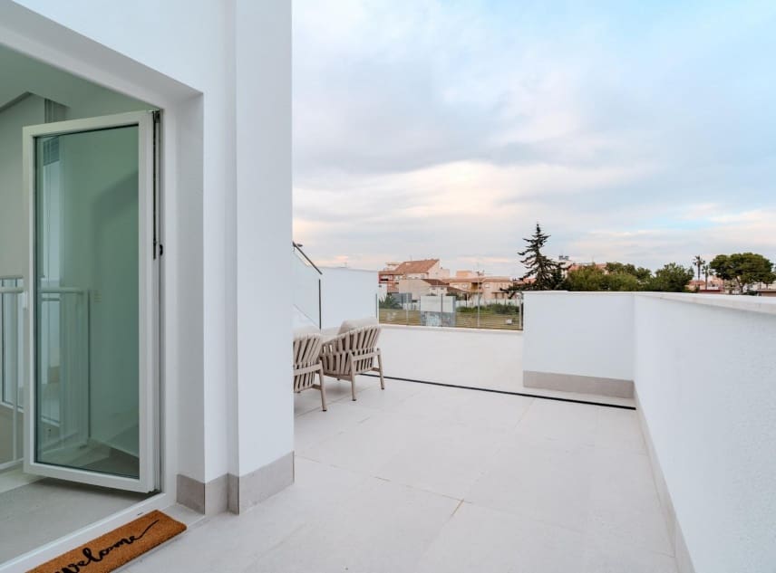 3 bedroom Villa for sale in Los Alcazares with pool - € 467,000 (Ref: 9150498)