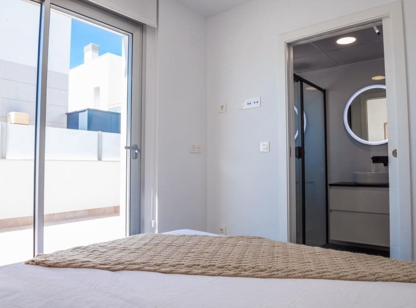 3 soveværelse Villa til salg i Los Alcazares med swimmingpool - € 445.000 (Ref: 9150520)