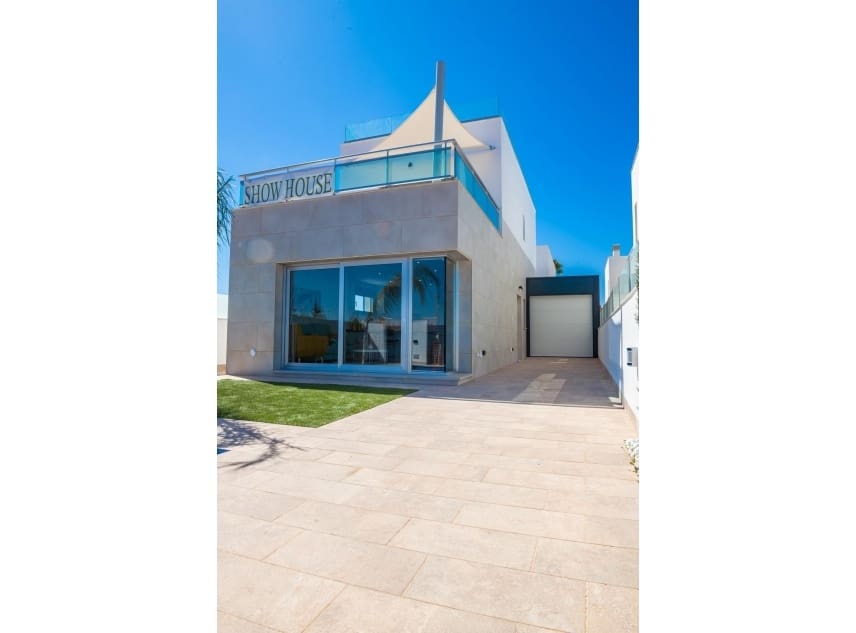 3 soveværelse Villa til salg i Los Alcazares med swimmingpool - € 445.000 (Ref: 9150520)