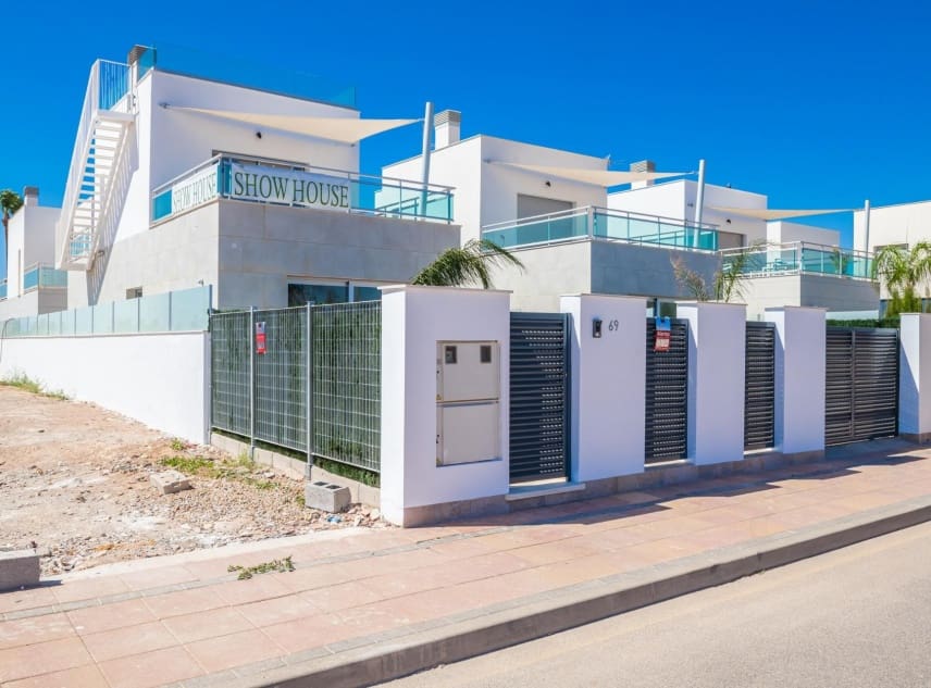 3 soveværelse Villa til salg i Los Alcazares med swimmingpool - € 445.000 (Ref: 9150520)