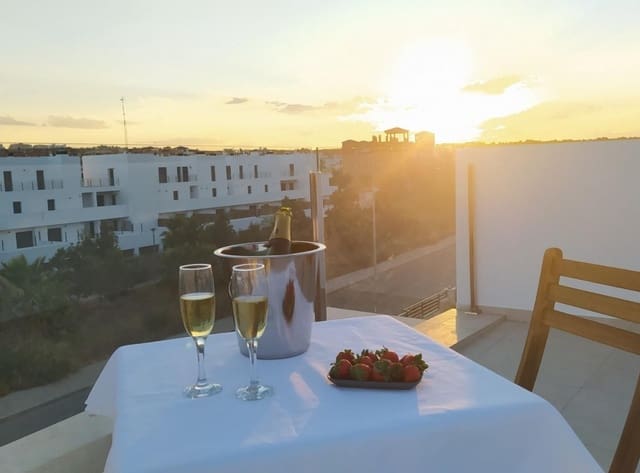 3 soveværelse Villa til salg i Villamartin, Orihuela med swimmingpool - € 549.900 (Ref: 9150524)