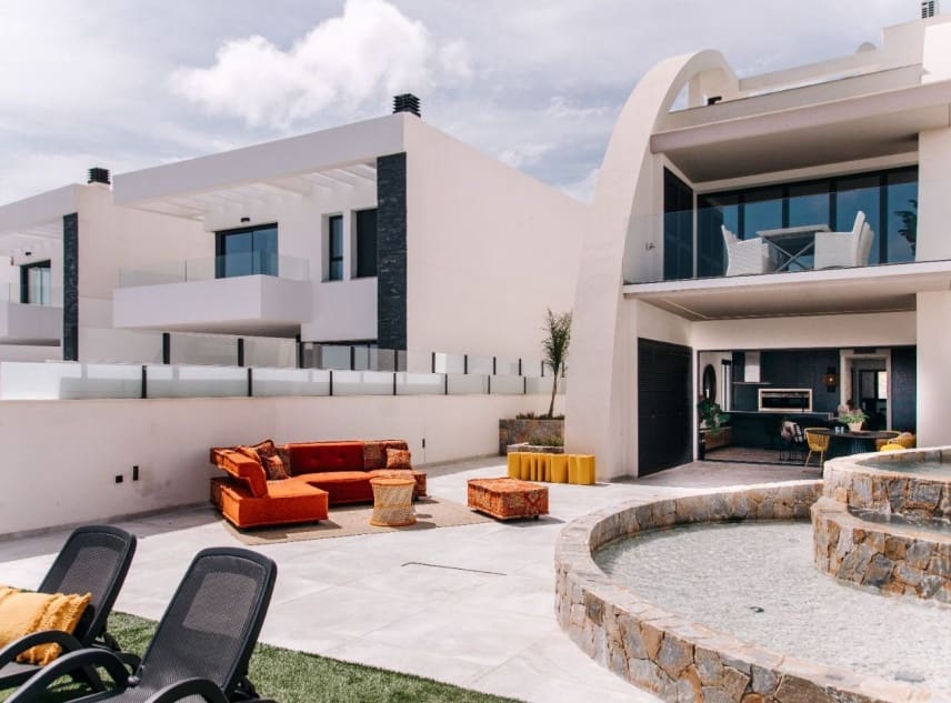 4 slaapkamer Bungalow te koop in Ciudad Quesada met zwembad - € 599.000 (Ref: 9150537)