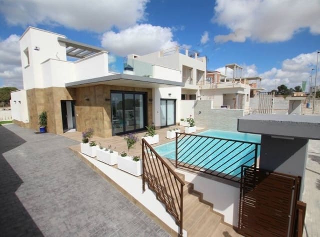 3 slaapkamer Villa te koop in San Miguel de Salinas met zwembad - € 630.000 (Ref: 9150546)