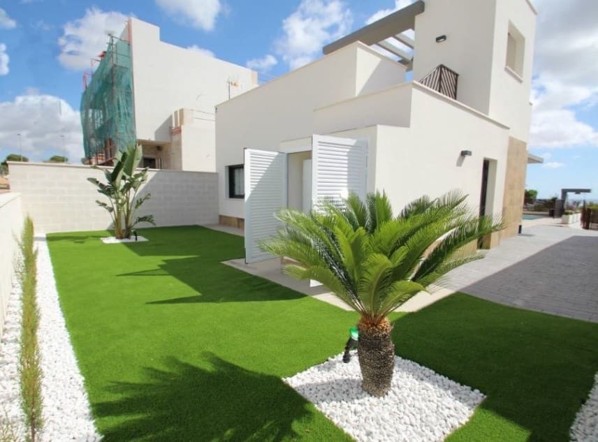 3 slaapkamer Villa te koop in San Miguel de Salinas met zwembad - € 630.000 (Ref: 9150546)