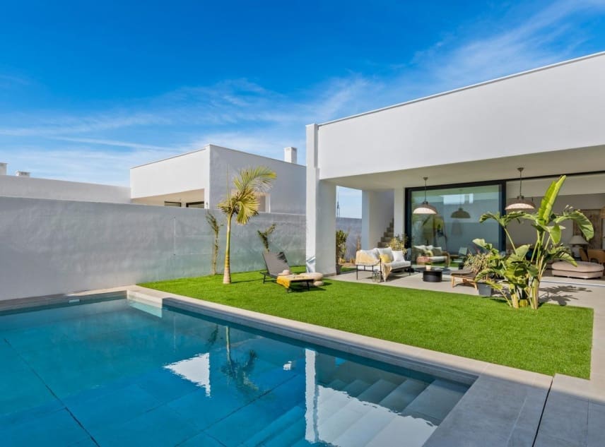 3 soveværelse Villa til salg i Mar de Cristal med swimmingpool - € 549.000 (Ref: 9150553)