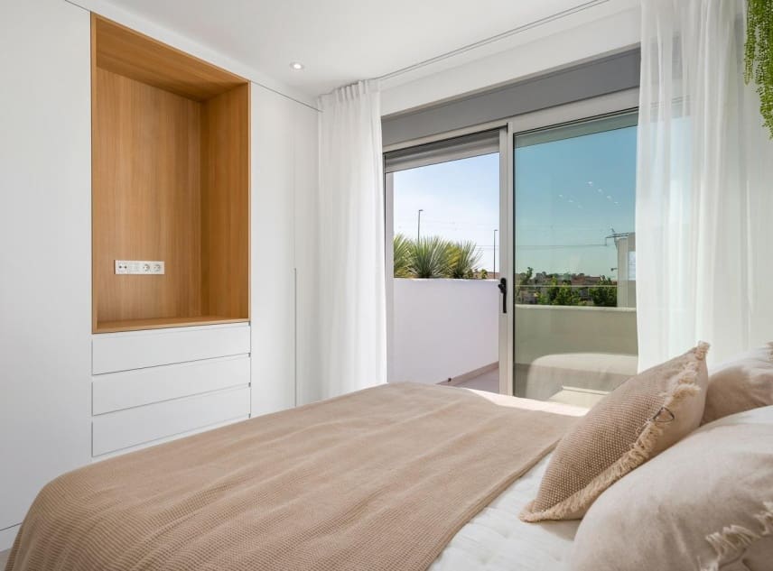 3 soveværelse Villa til salg i Los Alcazares med swimmingpool - € 399.900 (Ref: 9150567)