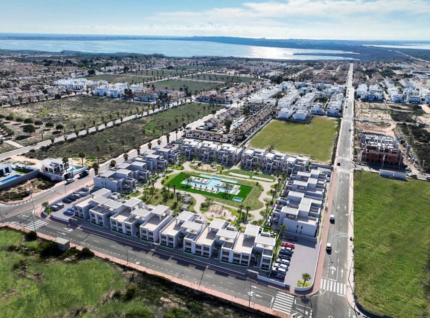 2 soveværelse Bungalow til salg i Ciudad Quesada med swimmingpool - € 324.000 (Ref: 9151017)