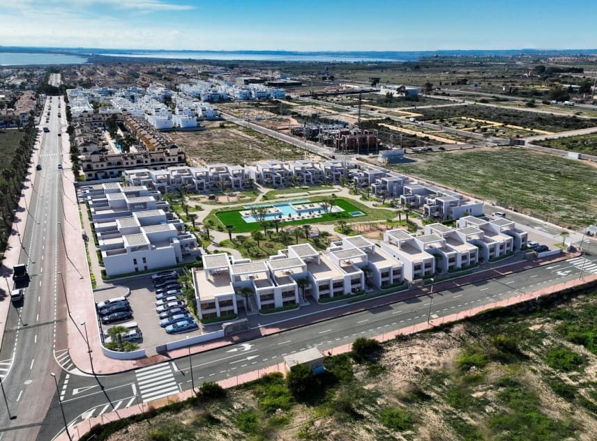 2 soveværelse Bungalow til salg i Ciudad Quesada med swimmingpool - € 324.000 (Ref: 9151017)