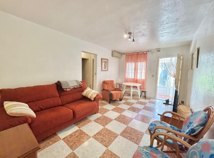 2 soveværelse Bungalow til salg i El Chaparral med swimmingpool - € 119.950 (Ref: 9203486)