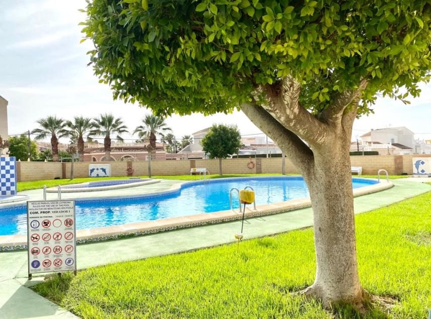 2 soveværelse Bungalow til salg i El Chaparral med swimmingpool - € 119.950 (Ref: 9203486)