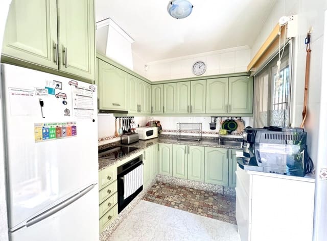 Chalet de 3 habitaciones en La Siesta, Torrevieja en venta con piscina garaje - 335.950 € (Ref: 9238899)