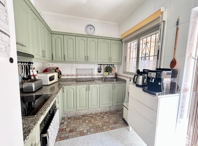 Chalet de 3 habitaciones en La Siesta, Torrevieja en venta con piscina garaje - 335.950 € (Ref: 9238899)