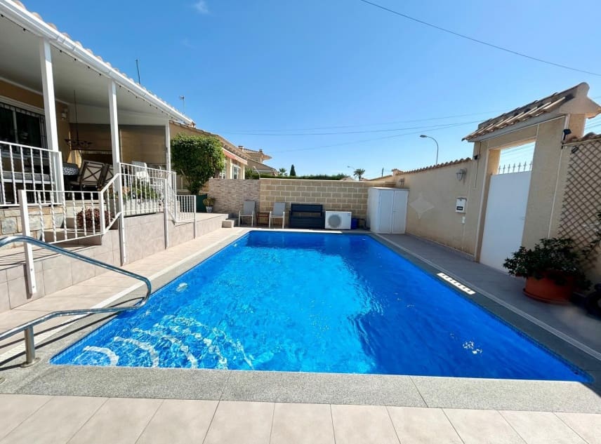 3 soverom Villa til salgs i La Siesta med svømmebasseng garasje - € 335 950 (Ref: 9238899)