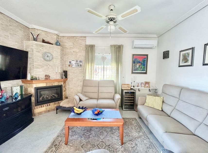 3 soverom Villa til salgs i La Siesta med svømmebasseng garasje - € 335 950 (Ref: 9238899)