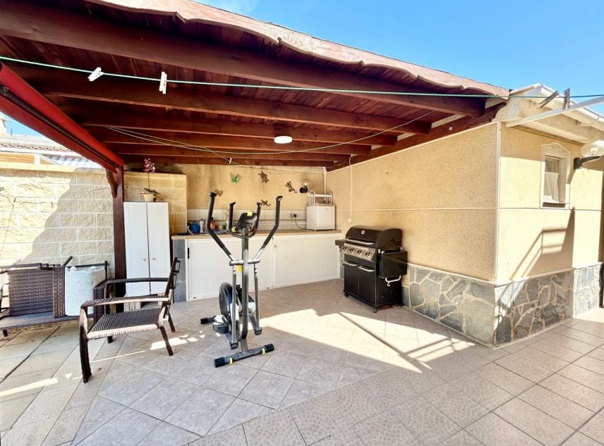 3 soverom Villa til salgs i La Siesta med svømmebasseng garasje - € 335 950 (Ref: 9238899)