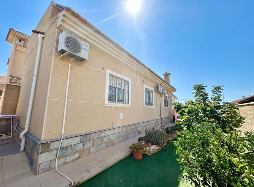 3 soverom Villa til salgs i La Siesta med svømmebasseng garasje - € 335 950 (Ref: 9238899)