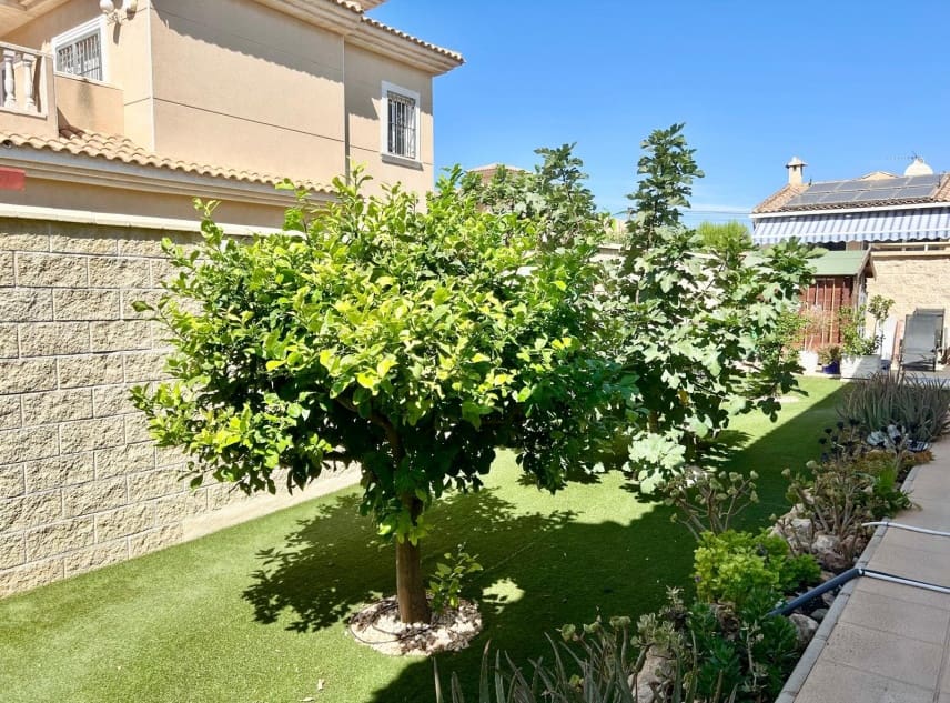 3 soverom Villa til salgs i La Siesta med svømmebasseng garasje - € 335 950 (Ref: 9238899)