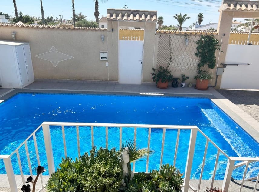 3 soverom Villa til salgs i La Siesta med svømmebasseng garasje - € 335 950 (Ref: 9238899)