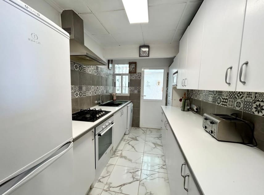 3 soveværelse Villa til salg i La Siesta med swimmingpool garage - € 269.000 (Ref: 9329834)