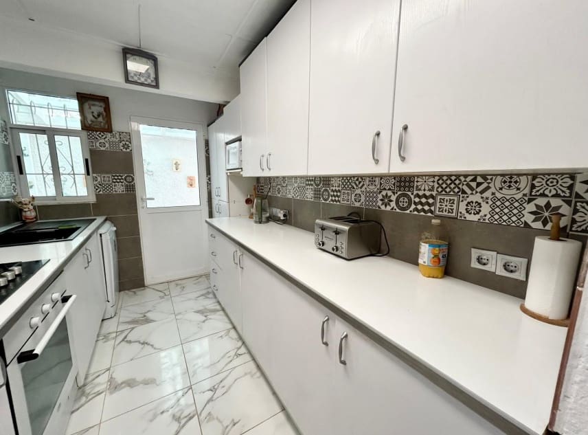 3 soveværelse Villa til salg i La Siesta med swimmingpool garage - € 269.000 (Ref: 9329834)