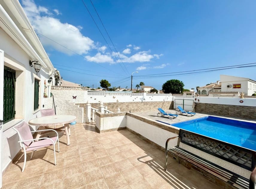 3 soveværelse Villa til salg i La Siesta med swimmingpool garage - € 269.000 (Ref: 9329834)