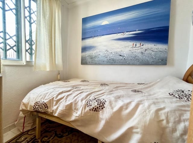 3 slaapkamer Villa te koop in La Siesta, Torrevieja met zwembad garage - € 269.000 (Ref: 9329834)