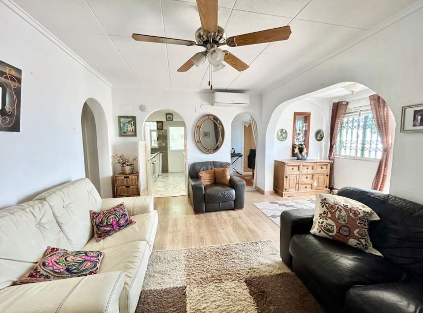 3 soveværelse Villa til salg i La Siesta med swimmingpool garage - € 269.000 (Ref: 9329834)