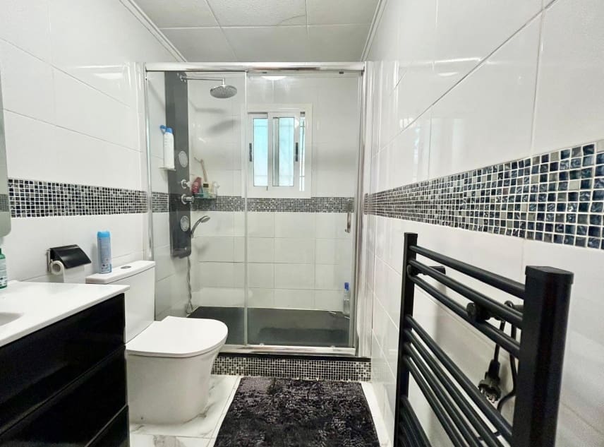 3 soveværelse Villa til salg i La Siesta med swimmingpool garage - € 269.000 (Ref: 9329834)