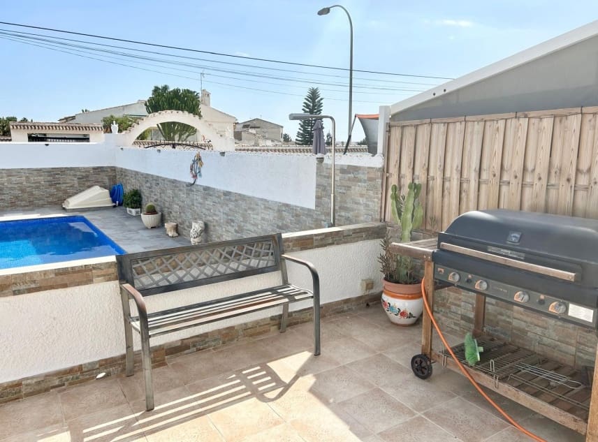 3 soveværelse Villa til salg i La Siesta med swimmingpool garage - € 269.000 (Ref: 9329834)