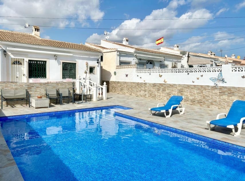 3 soveværelse Villa til salg i La Siesta med swimmingpool garage - € 269.000 (Ref: 9329834)