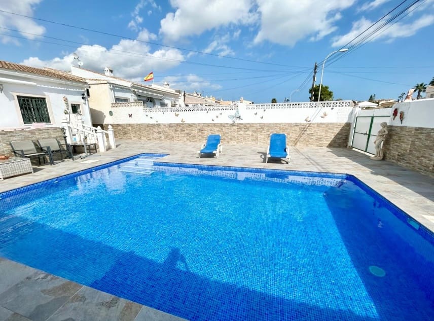 3 soveværelse Villa til salg i La Siesta med swimmingpool garage - € 269.000 (Ref: 9329834)