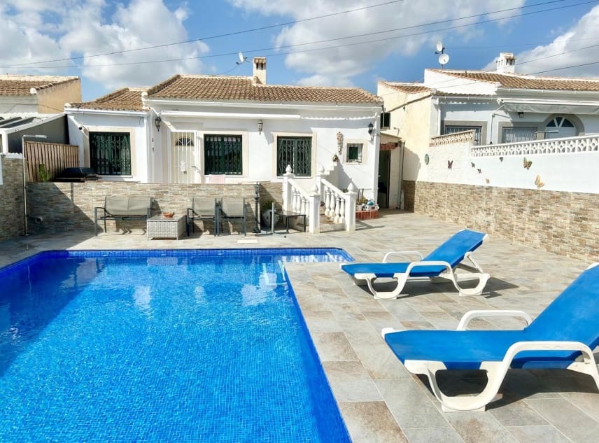 3 soveværelse Villa til salg i La Siesta med swimmingpool garage - € 269.000 (Ref: 9329834)