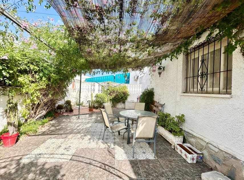 3 soveværelse Villa til salg i La Siesta med swimmingpool garage - € 269.000 (Ref: 9329834)