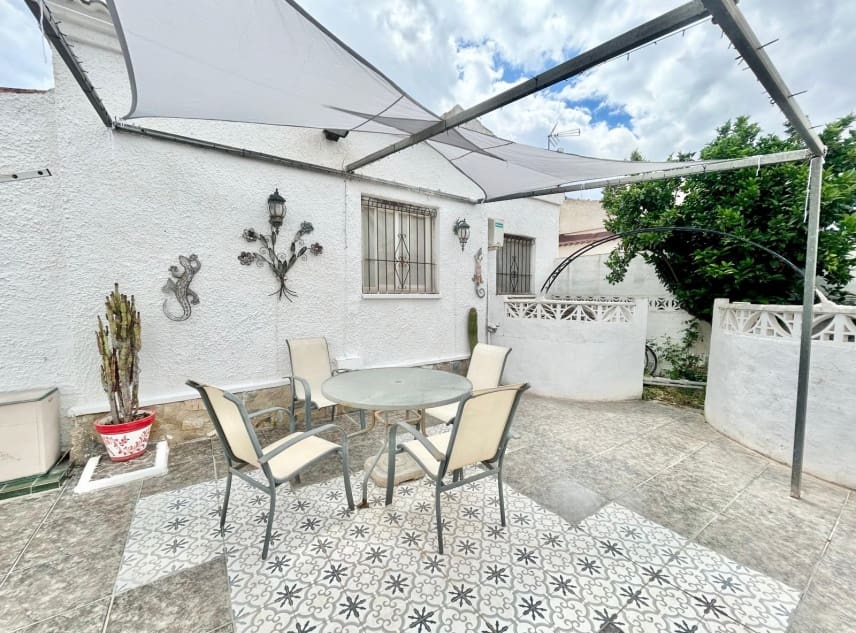 3 bedroom Villa for sale in La Siesta with pool garage - € 269,000 (Ref: 9329834)