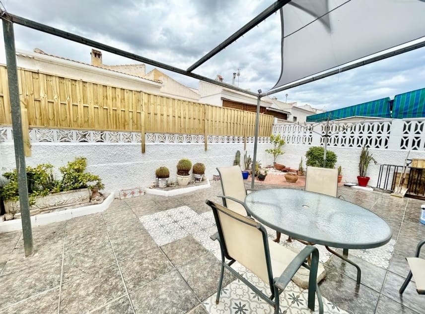 3 bedroom Villa for sale in La Siesta with pool garage - € 269,000 (Ref: 9329834)