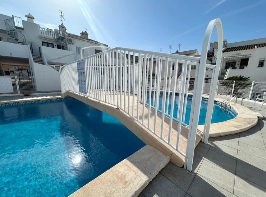 2 soveværelse Bungalow til salg i El Chaparral med swimmingpool - € 95.000 (Ref: 9332723)