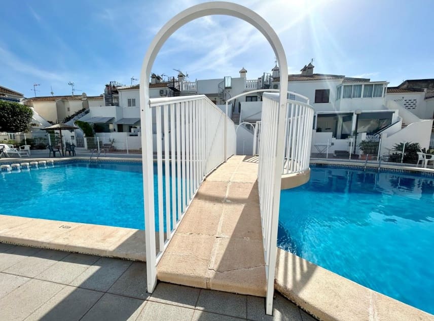 2 soveværelse Bungalow til salg i El Chaparral med swimmingpool - € 95.000 (Ref: 9332723)