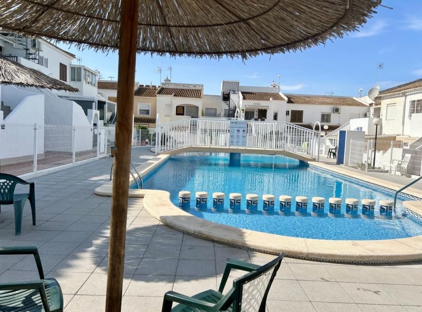 2 soveværelse Bungalow til salg i El Chaparral med swimmingpool - € 95.000 (Ref: 9332723)