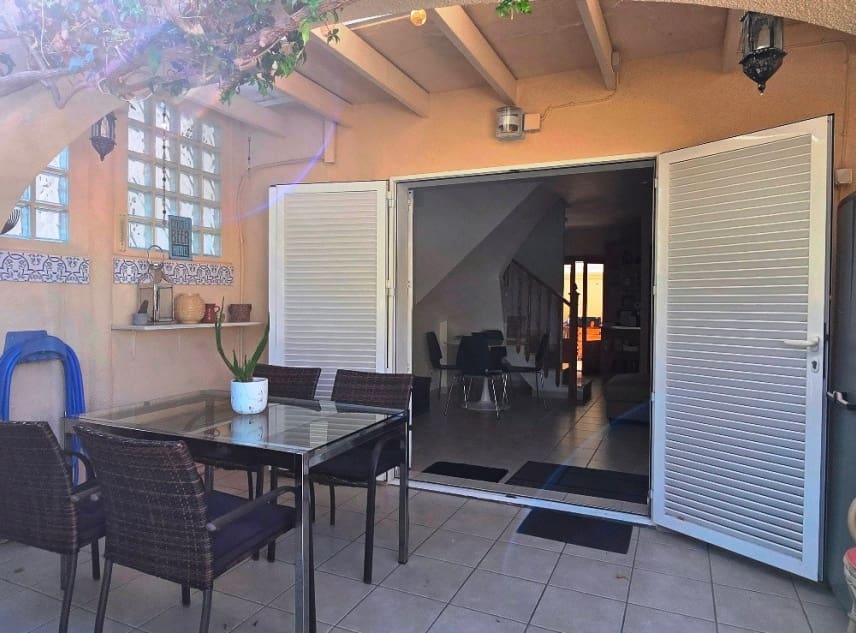 2 sypialnia Dom na sprzedaż w El Chaparral z basenem - 150 000 € (Ref: 9352876)