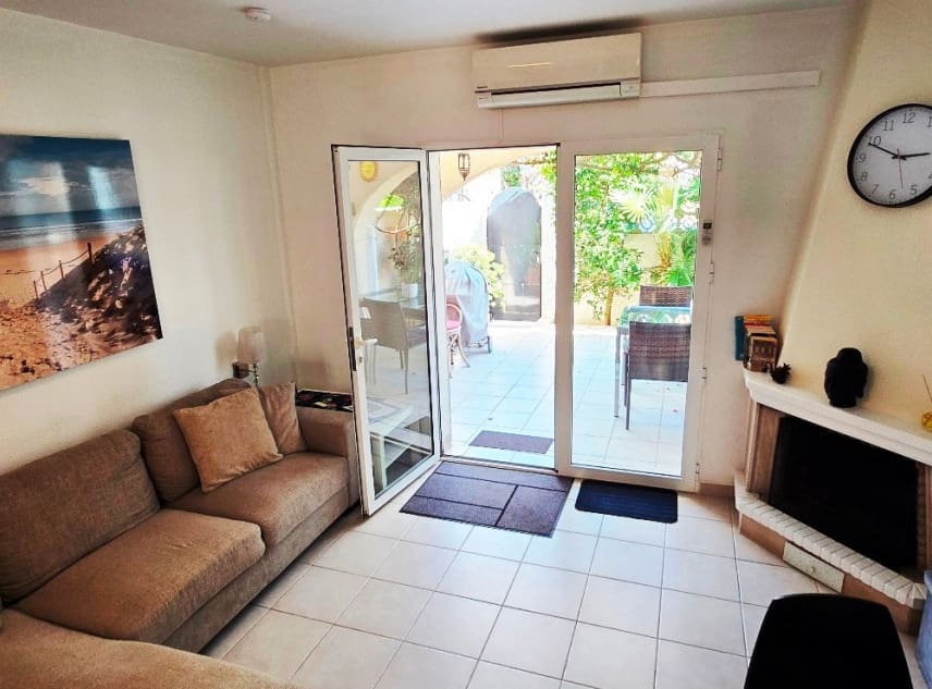 2 sypialnia Dom na sprzedaż w El Chaparral z basenem - 150 000 € (Ref: 9352876)