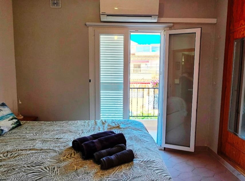 2 sypialnia Dom na sprzedaż w El Chaparral z basenem - 150 000 € (Ref: 9352876)