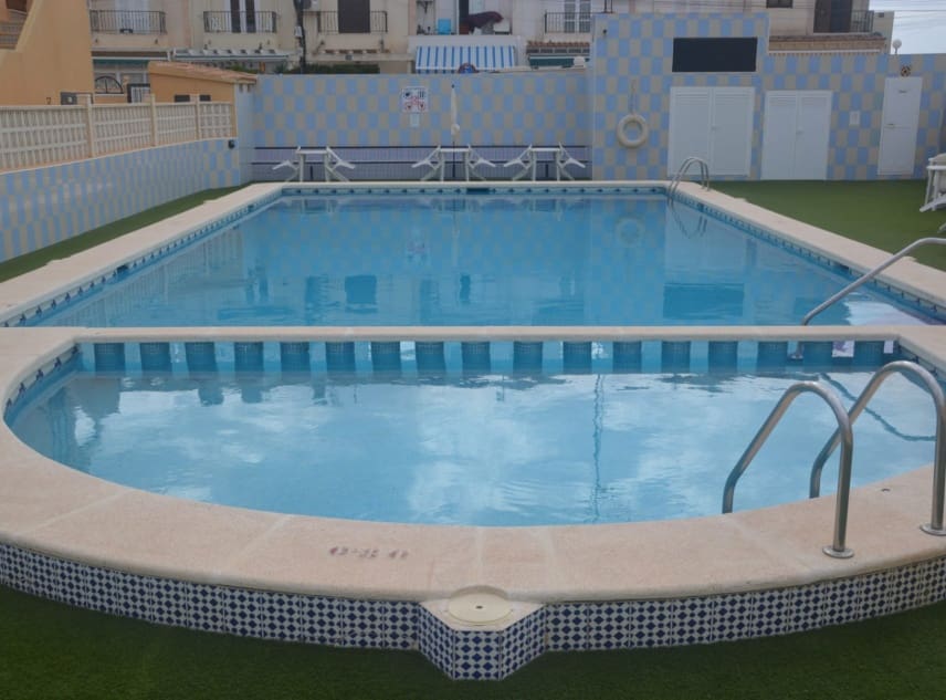 2 sypialnia Dom na sprzedaż w El Chaparral z basenem - 150 000 € (Ref: 9352876)