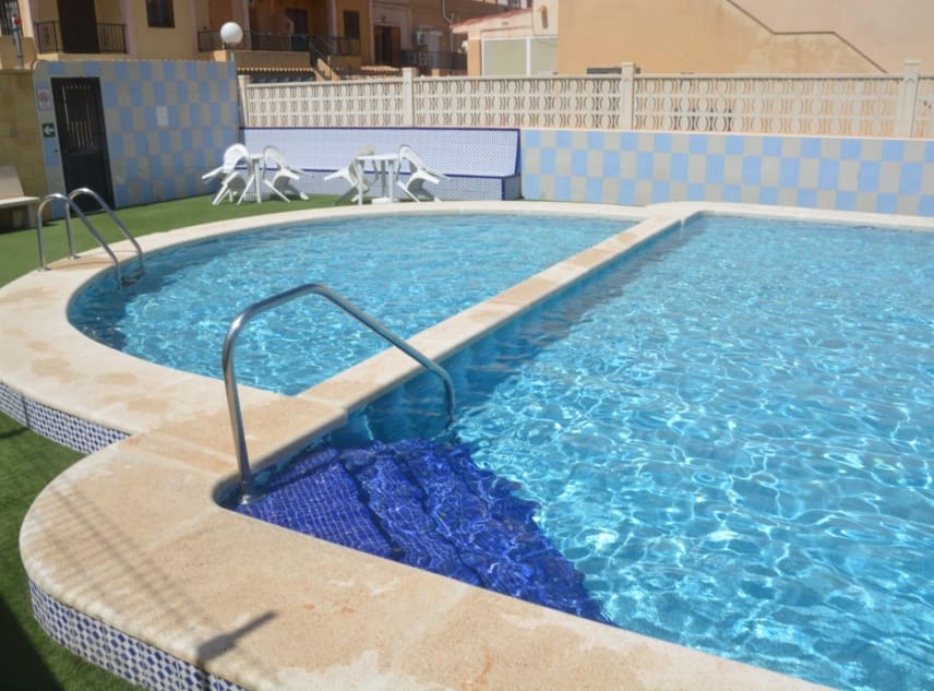 2 sypialnia Dom na sprzedaż w El Chaparral z basenem - 150 000 € (Ref: 9352876)